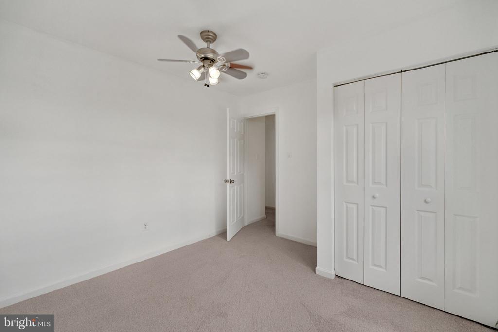 404 RED LEAF COURT