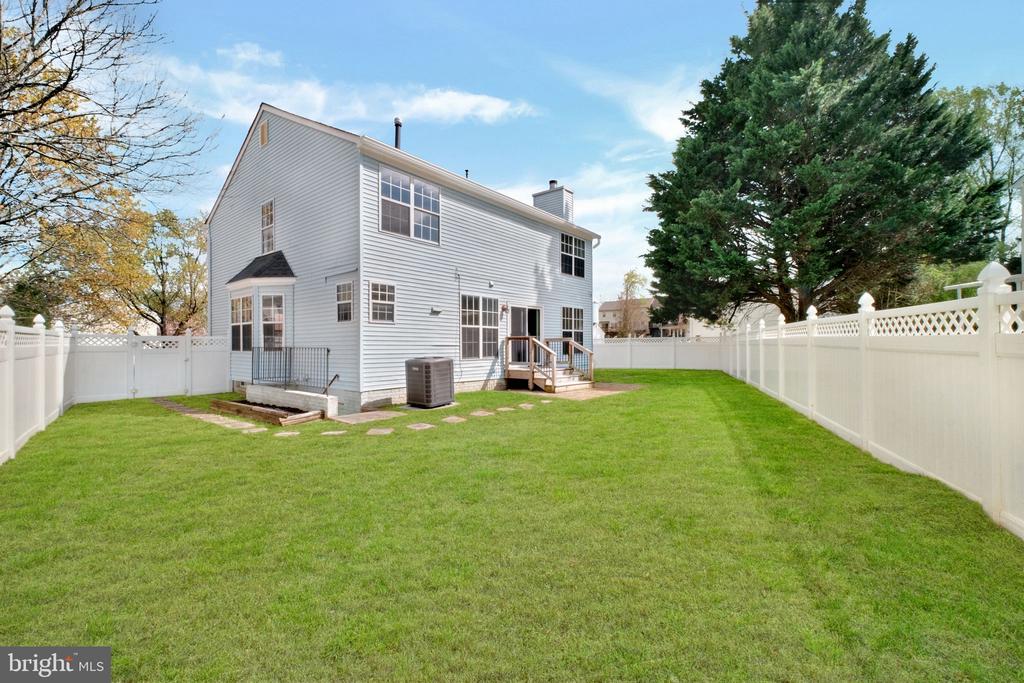 404 RED LEAF COURT