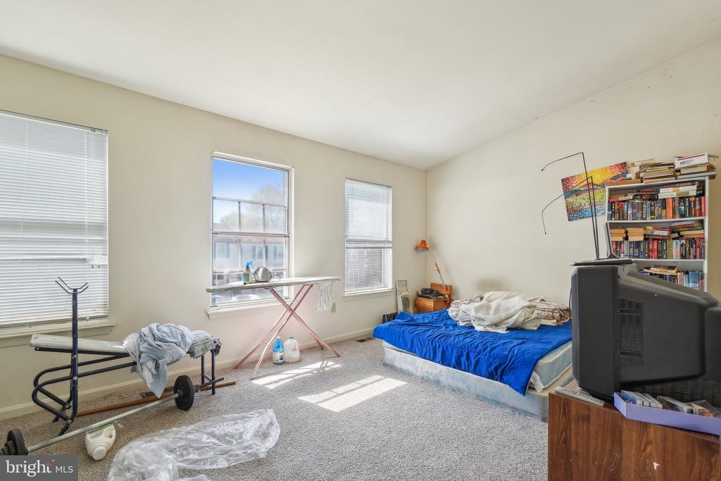 14826 LONDON LANE