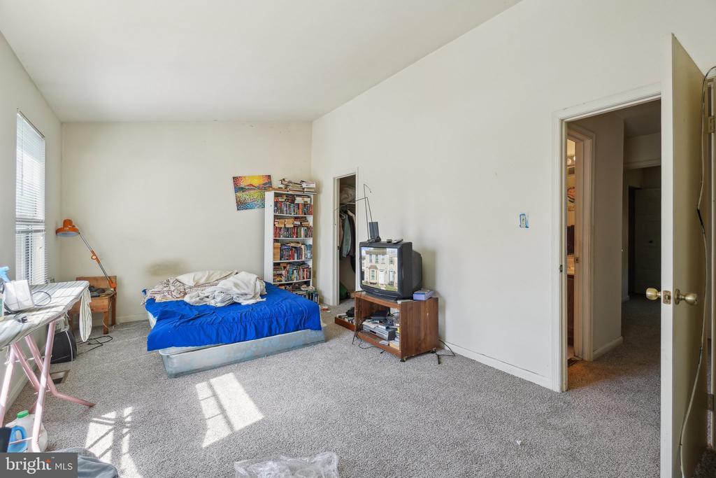 14826 LONDON LANE