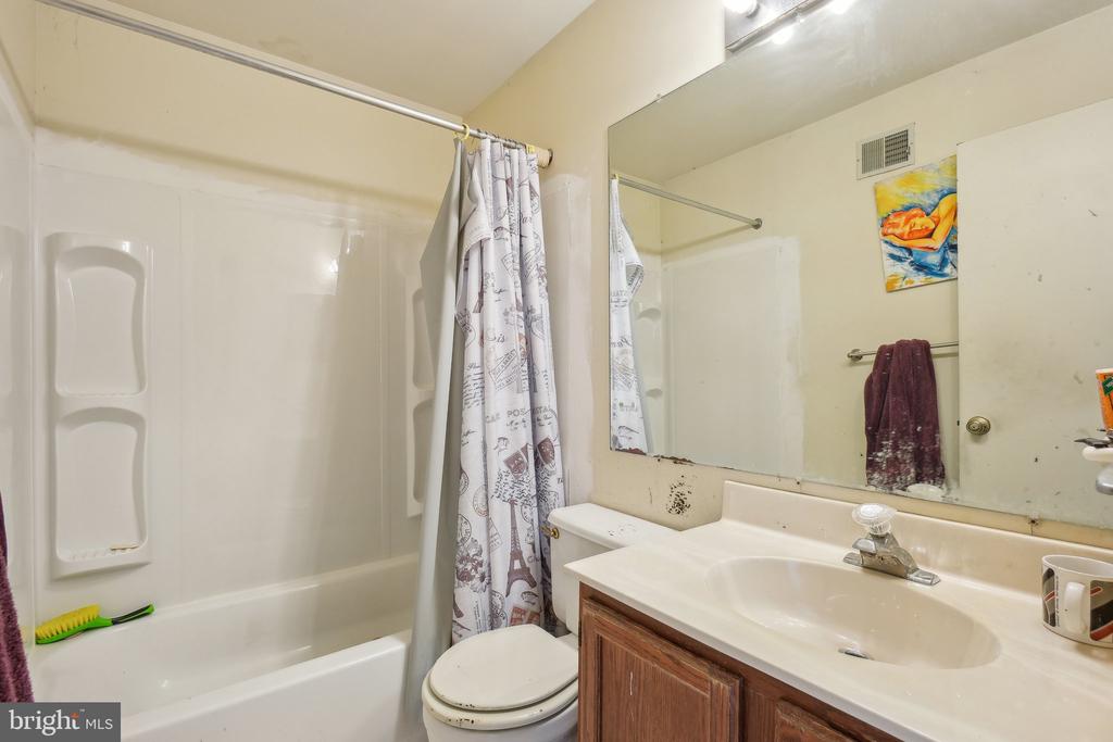 14826 LONDON LANE