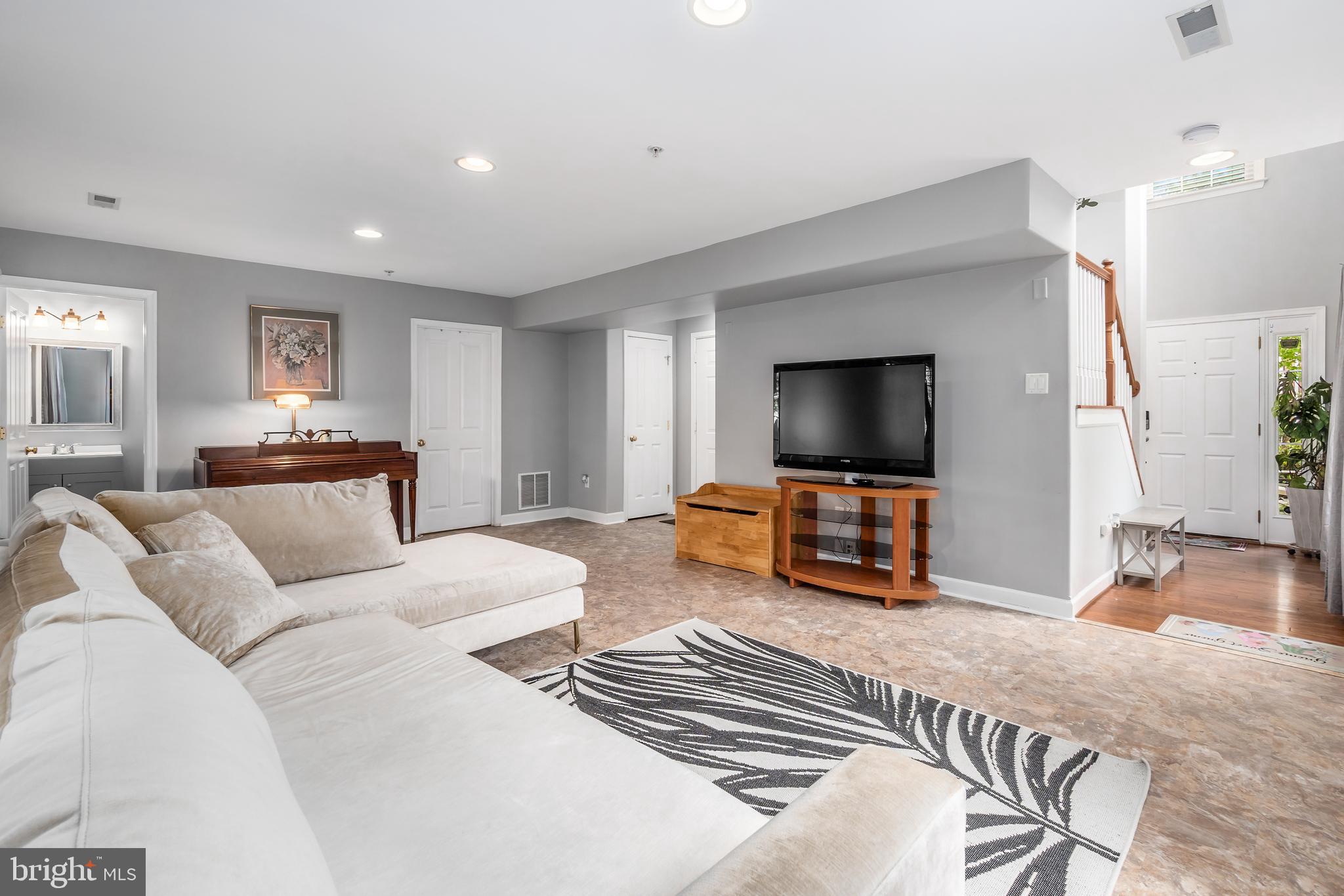 12731 EXCHANGE ROW 54