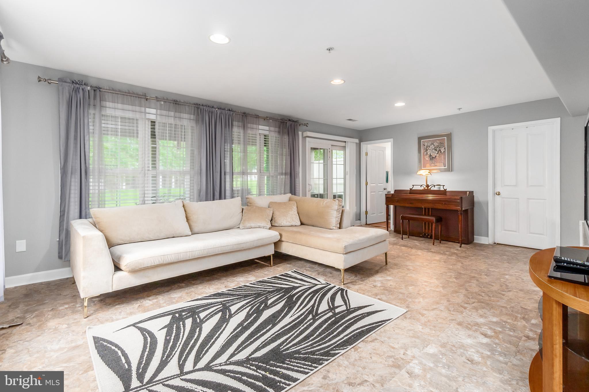 12731 EXCHANGE ROW 54