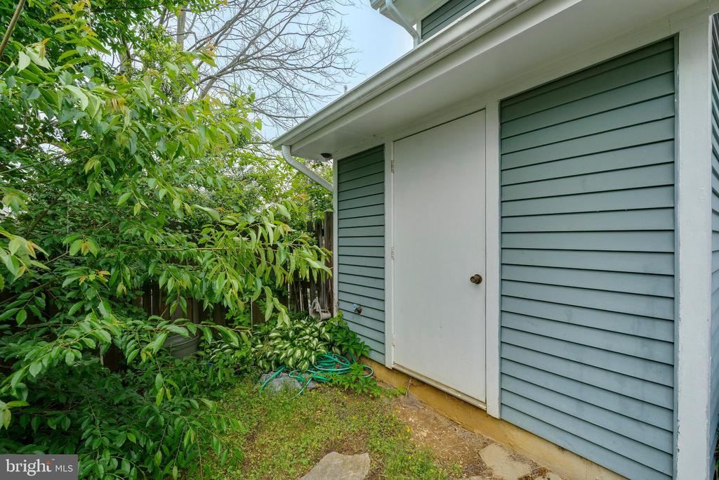 13830 LORD FAIRFAX PLACE