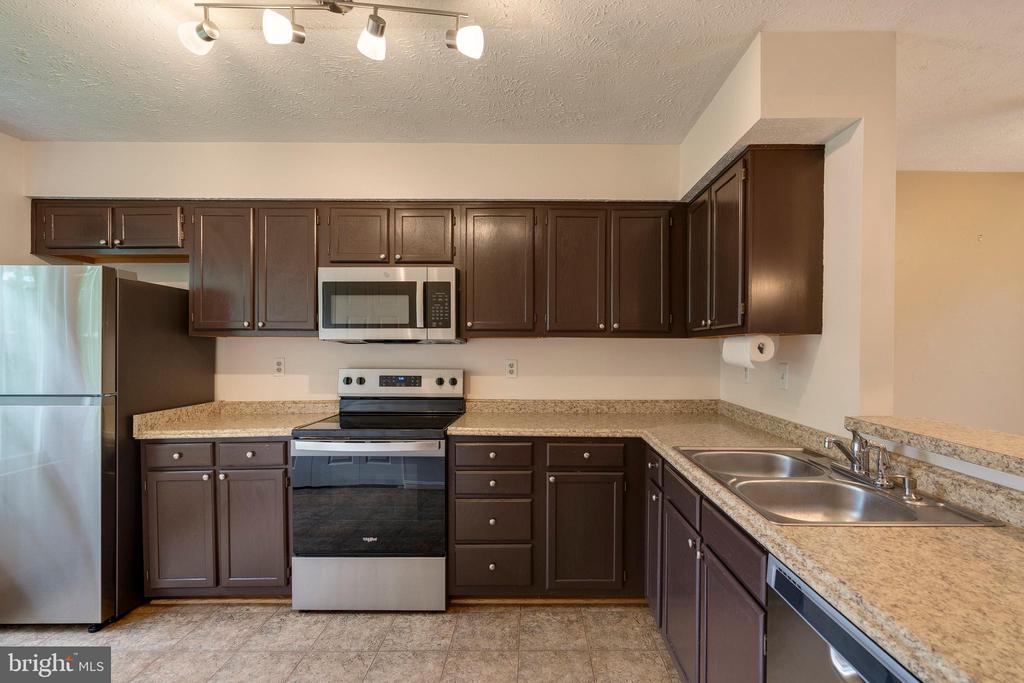 13830 LORD FAIRFAX PLACE