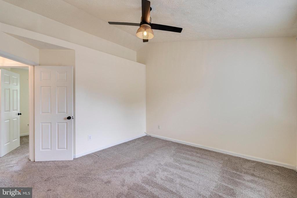 13830 LORD FAIRFAX PLACE