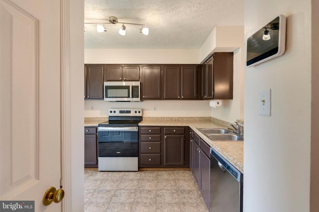 13830 LORD FAIRFAX PLACE
