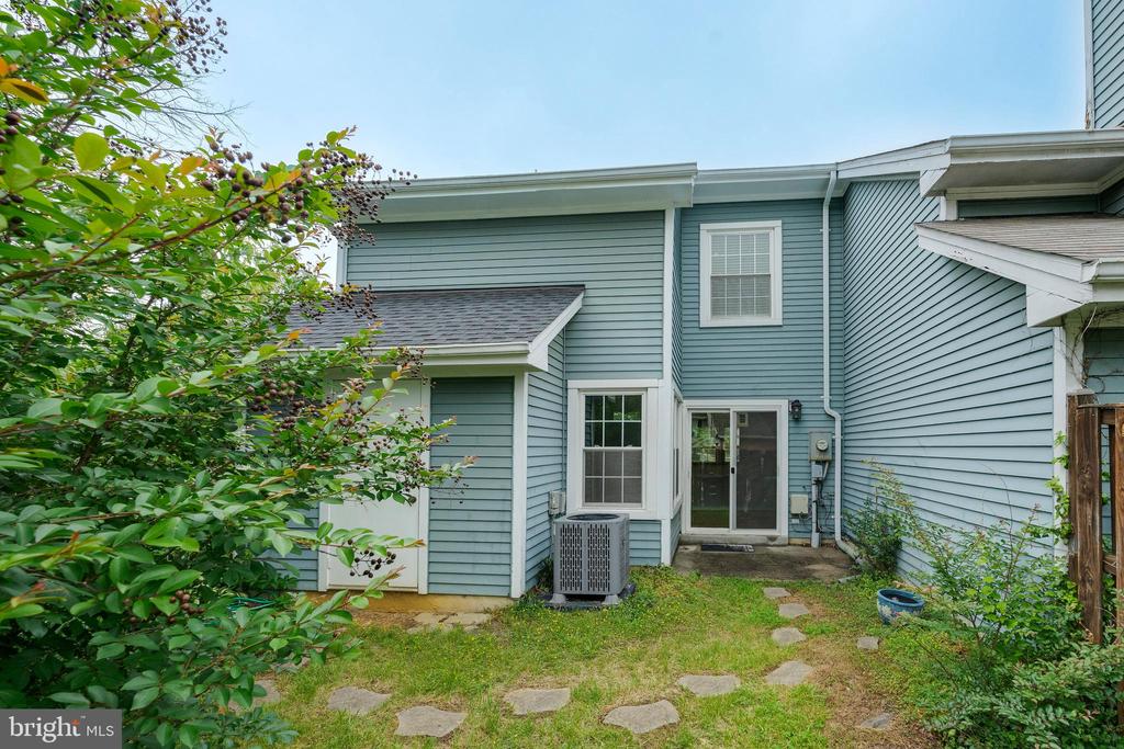 13830 LORD FAIRFAX PLACE