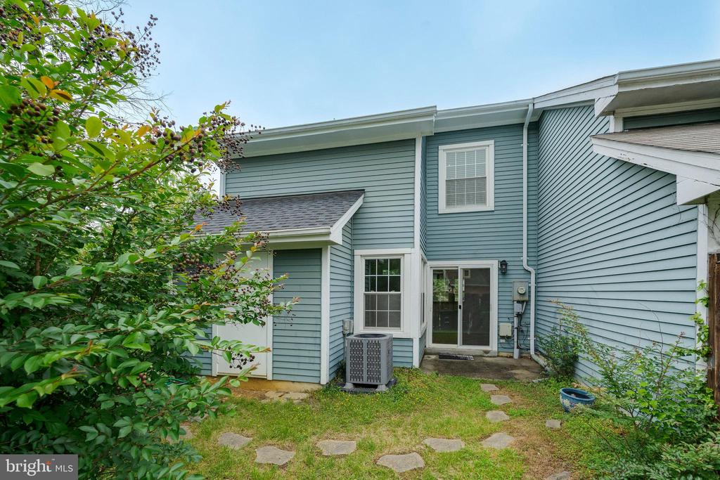 13830 LORD FAIRFAX PLACE