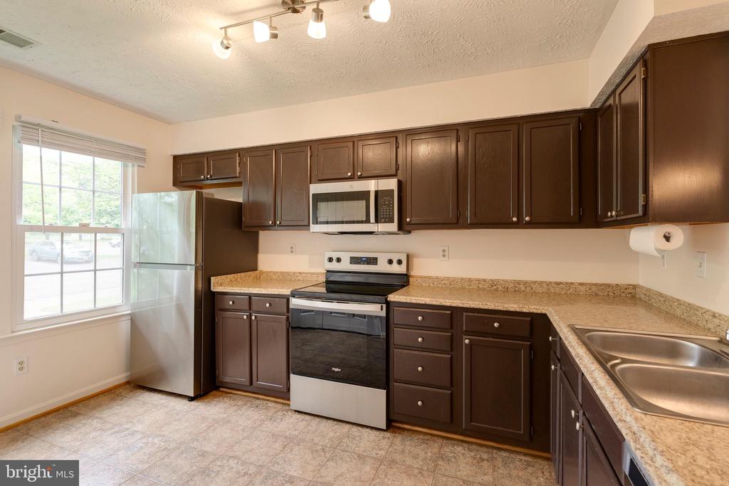 13830 LORD FAIRFAX PLACE