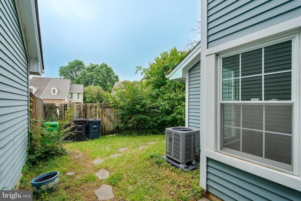 13830 LORD FAIRFAX PLACE