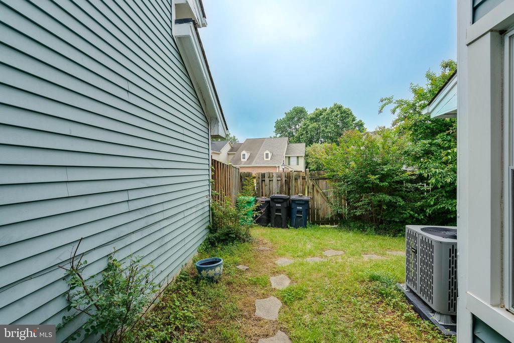 13830 LORD FAIRFAX PLACE