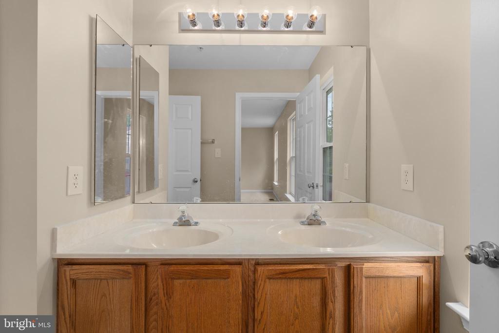 10314 TWIN KNOLL WAY