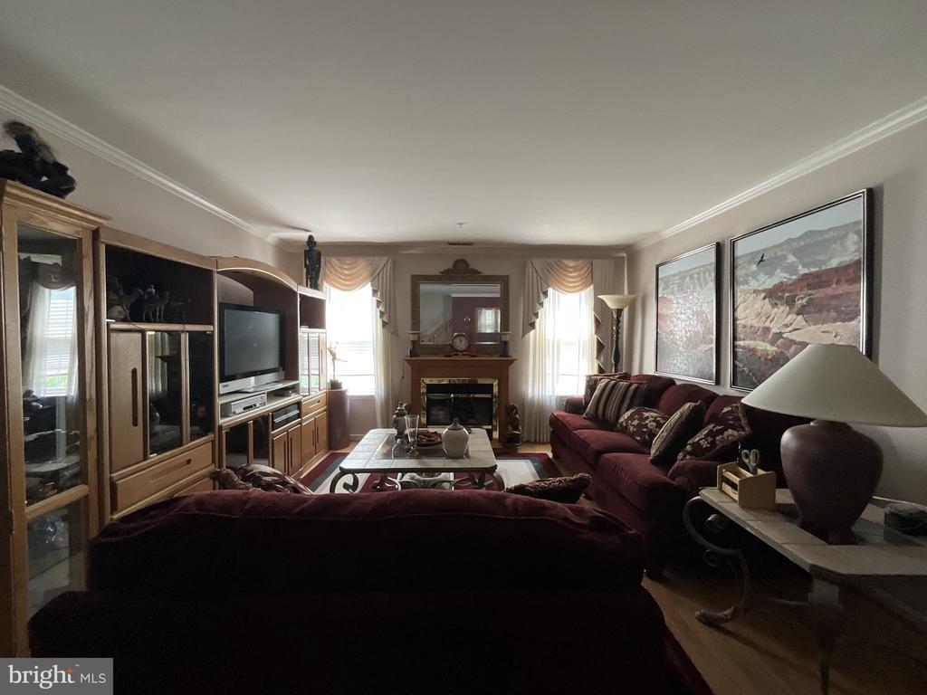 7324 SUMMERWIND CIRCLE