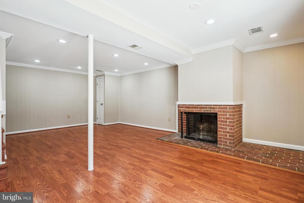 17002 USHER PLACE