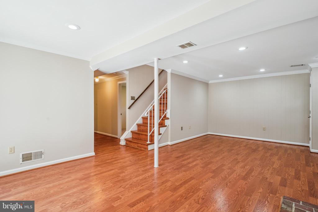 17002 USHER PLACE