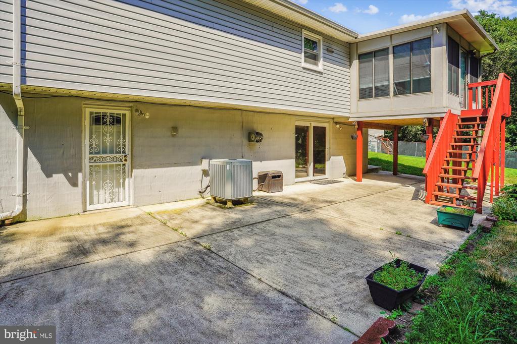 17002 USHER PLACE