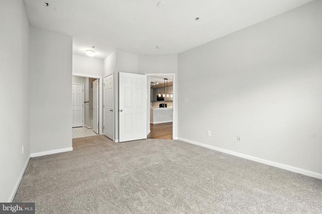 2805 FOREST RUN DRIVE 2-404