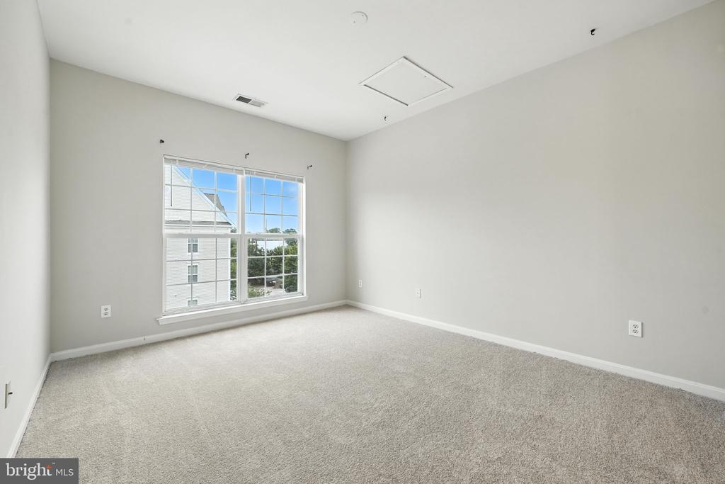 2805 FOREST RUN DRIVE 2-404
