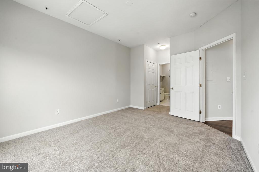 2805 FOREST RUN DRIVE 2-404