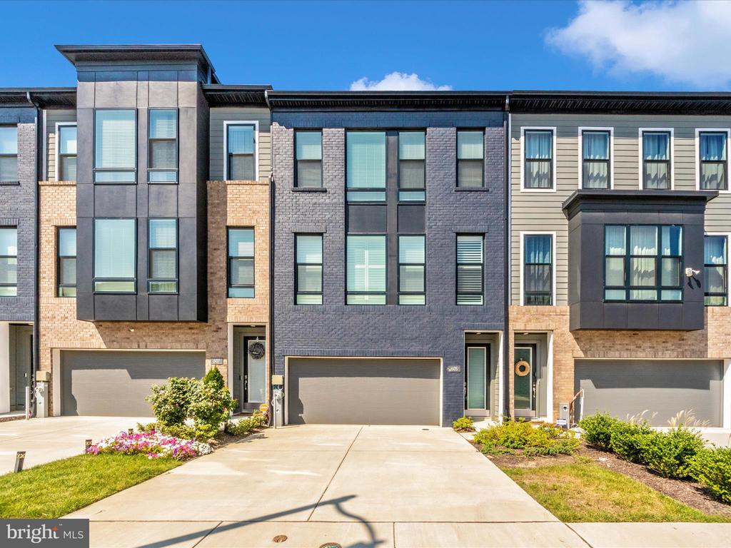 605 GLEN LAKE DRIVE