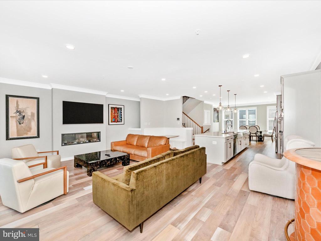 605 GLEN LAKE DRIVE