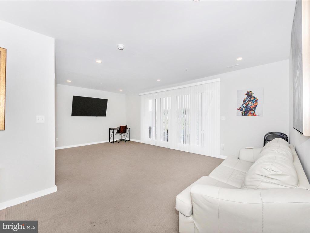 605 GLEN LAKE DRIVE