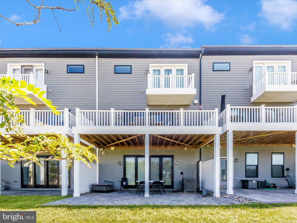 605 GLEN LAKE DRIVE
