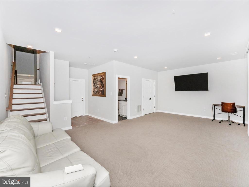 605 GLEN LAKE DRIVE