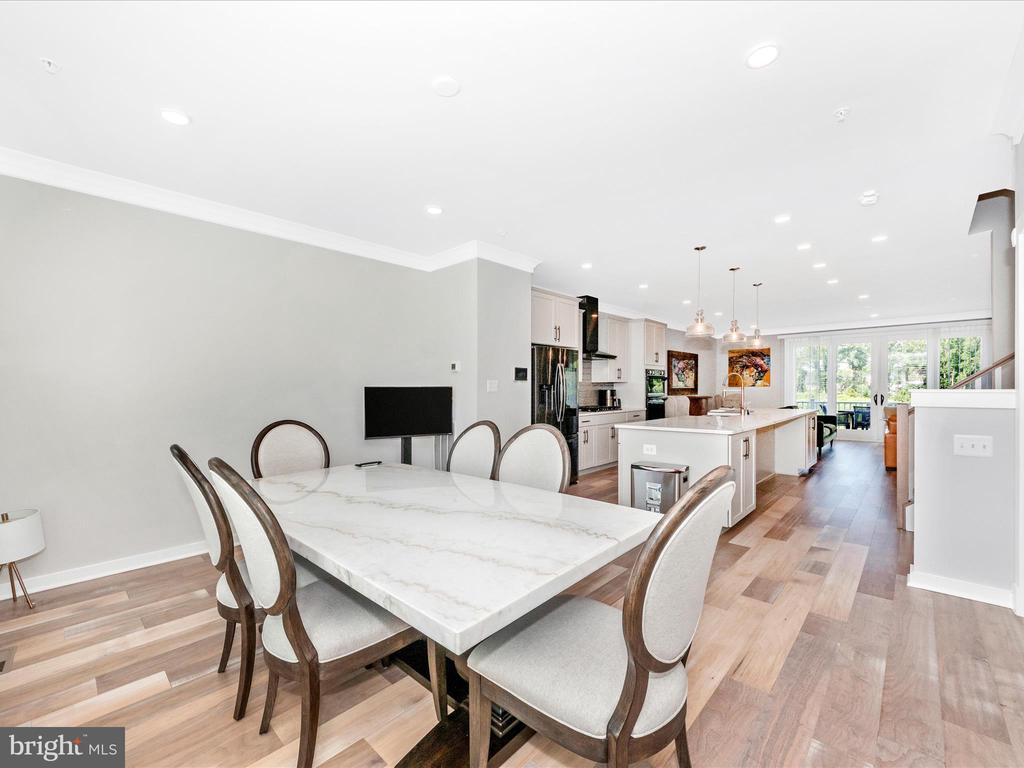605 GLEN LAKE DRIVE