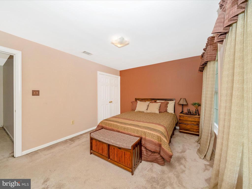 5604 BIDEFORD COURT