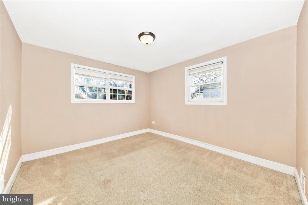 8109 RIGGS ROAD