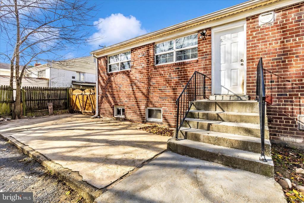 8109 RIGGS ROAD