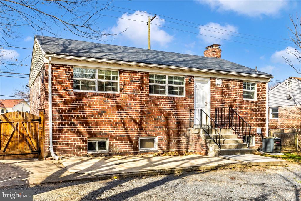 8109 RIGGS ROAD