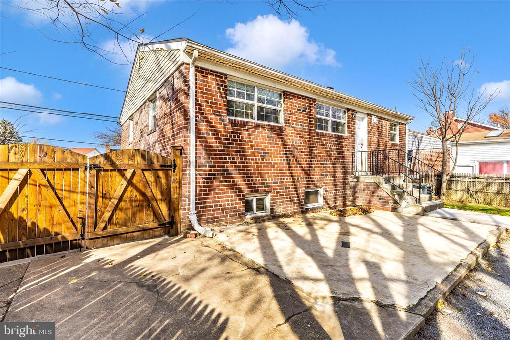 8109 RIGGS ROAD