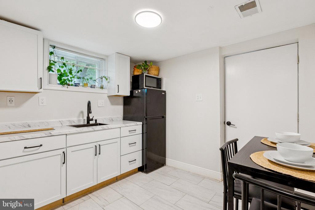 1527 BEAVER HEIGHTS LANE