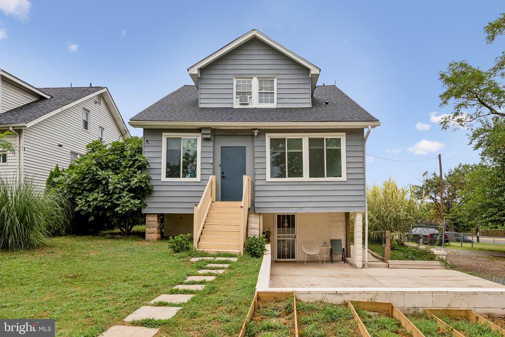 1527 BEAVER HEIGHTS LANE