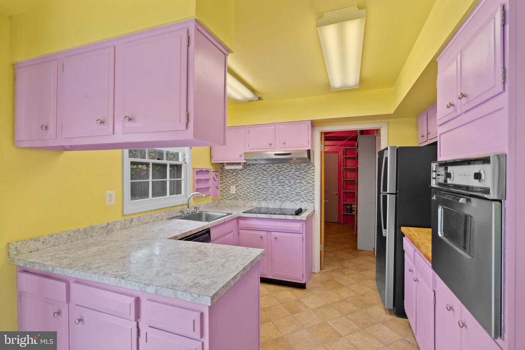 12209 WYNMORE LANE