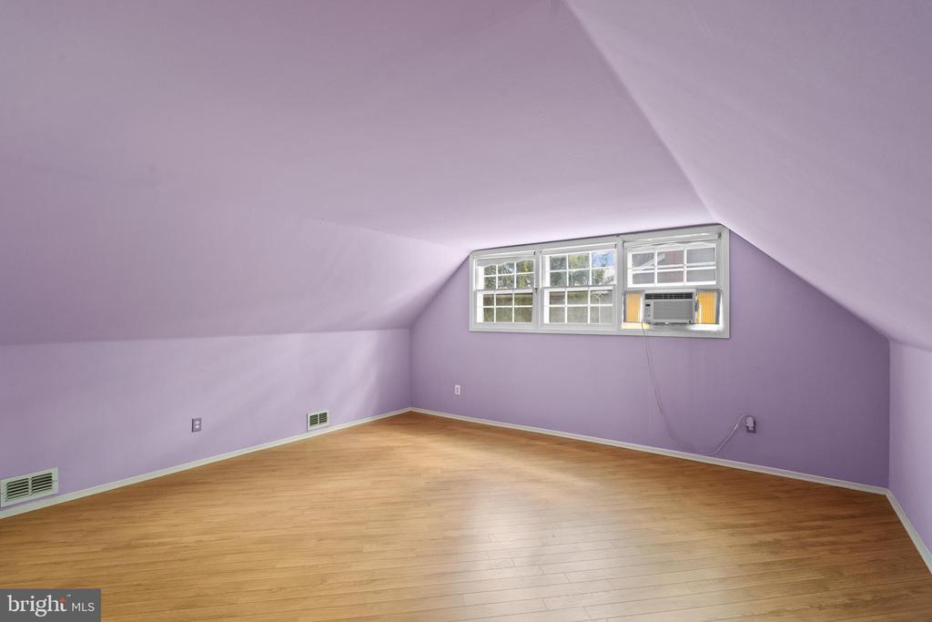 12209 WYNMORE LANE