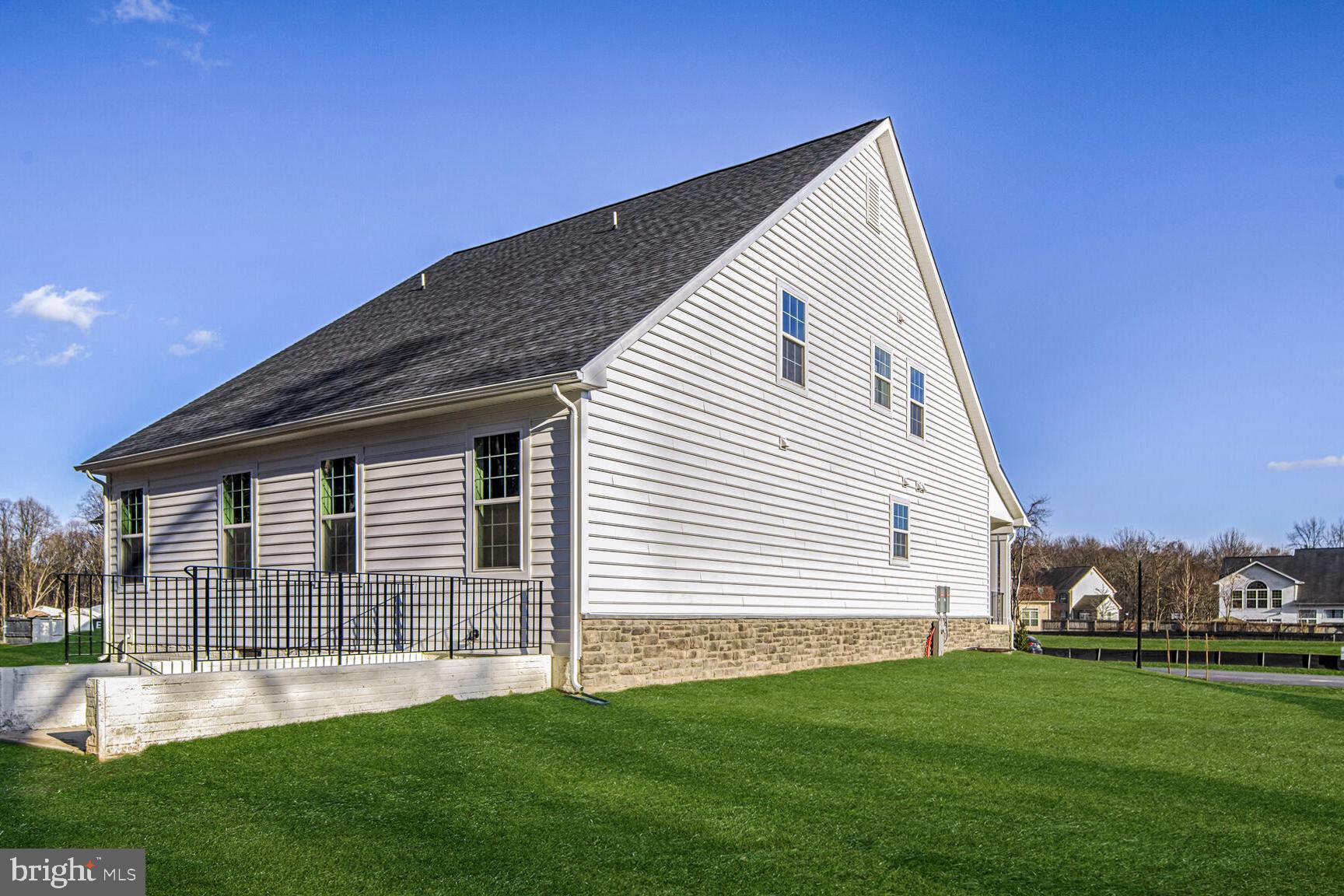 ELIANA COURT - CHESAPEAKE MODEL