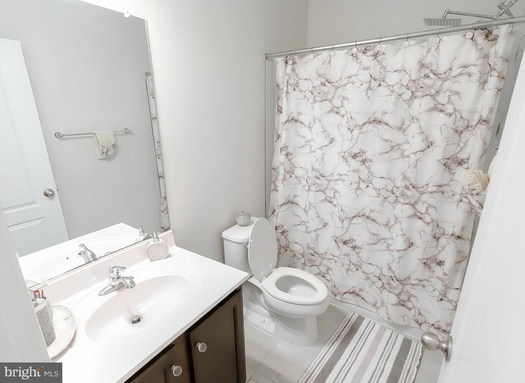 4939 VISTA GLEN LANE