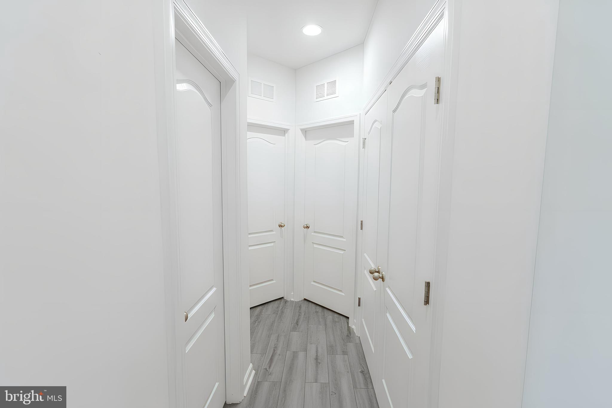 4939 VISTA GLEN LANE