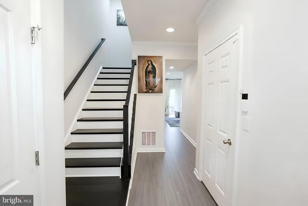 4939 VISTA GLEN LANE