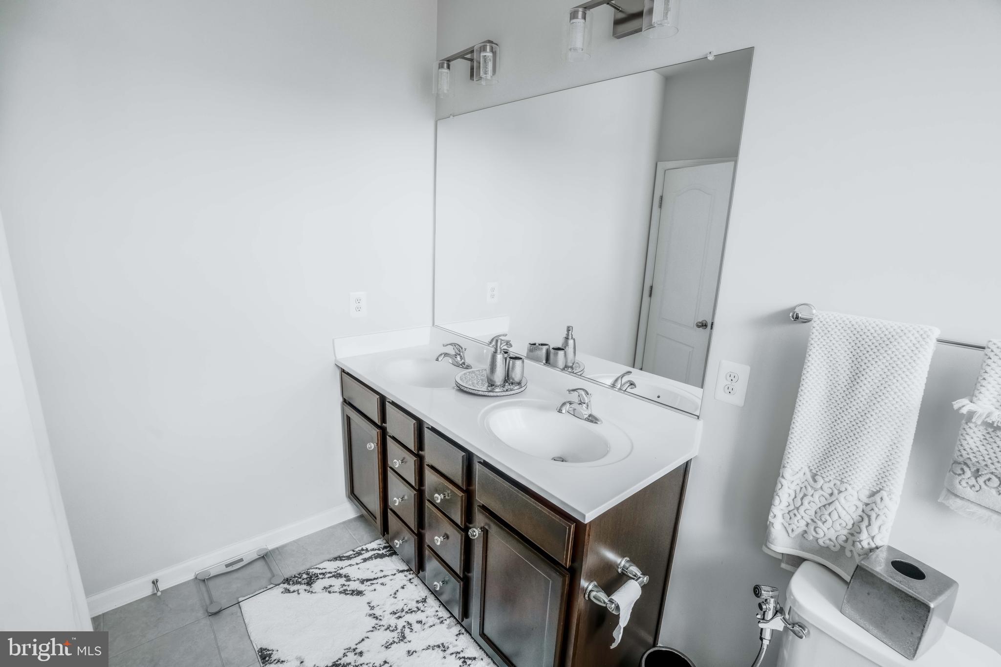 4939 VISTA GLEN LANE