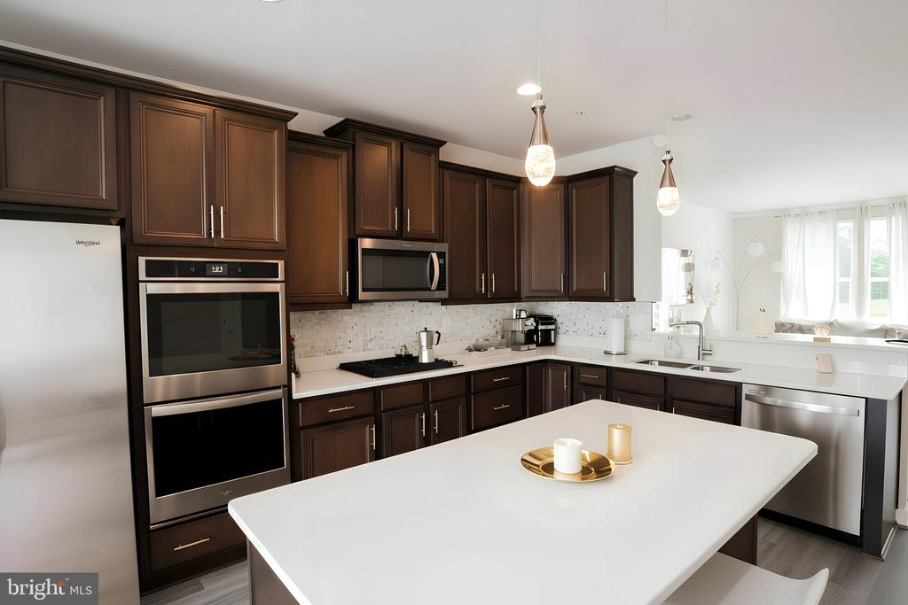 4939 VISTA GLEN LANE