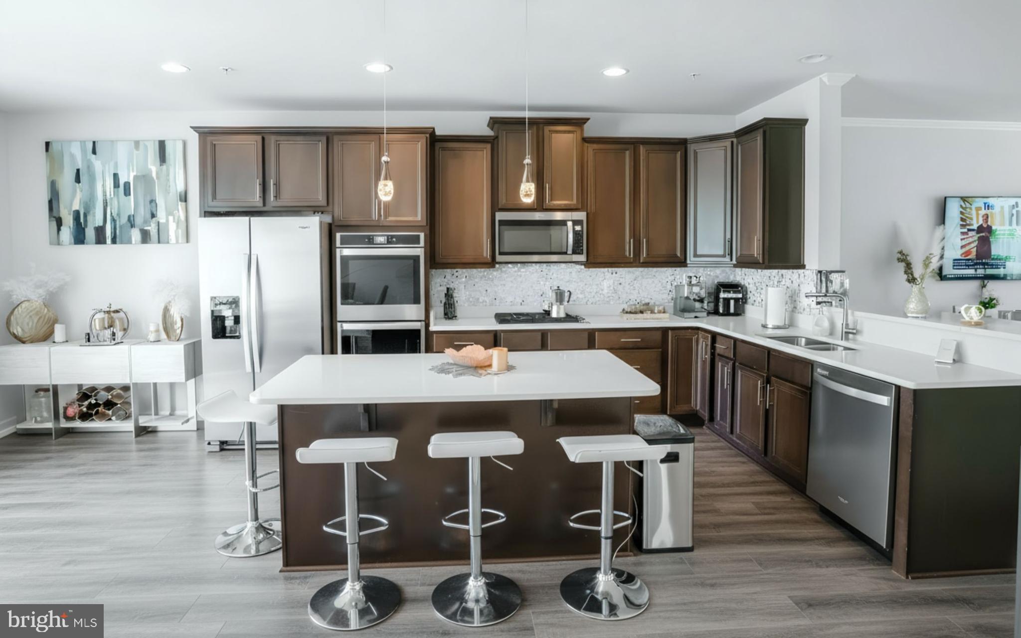 4939 VISTA GLEN LANE