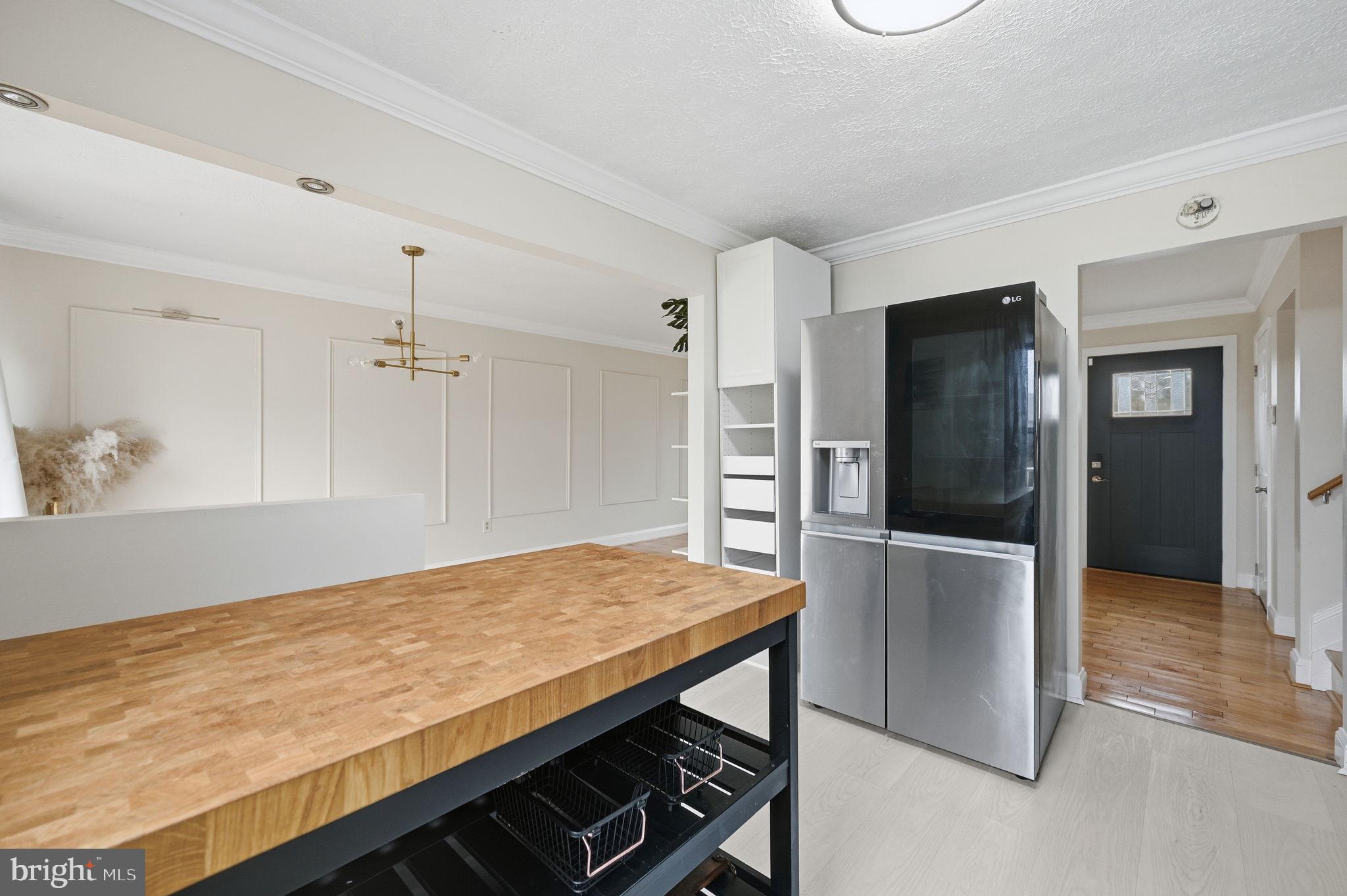 10748 HOLLAWAY DRIVE