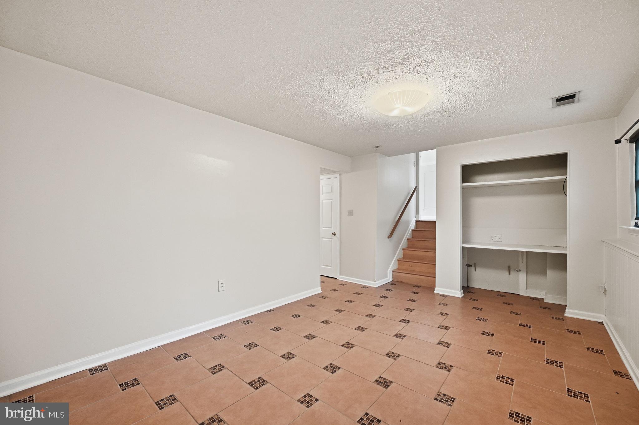 10748 HOLLAWAY DRIVE