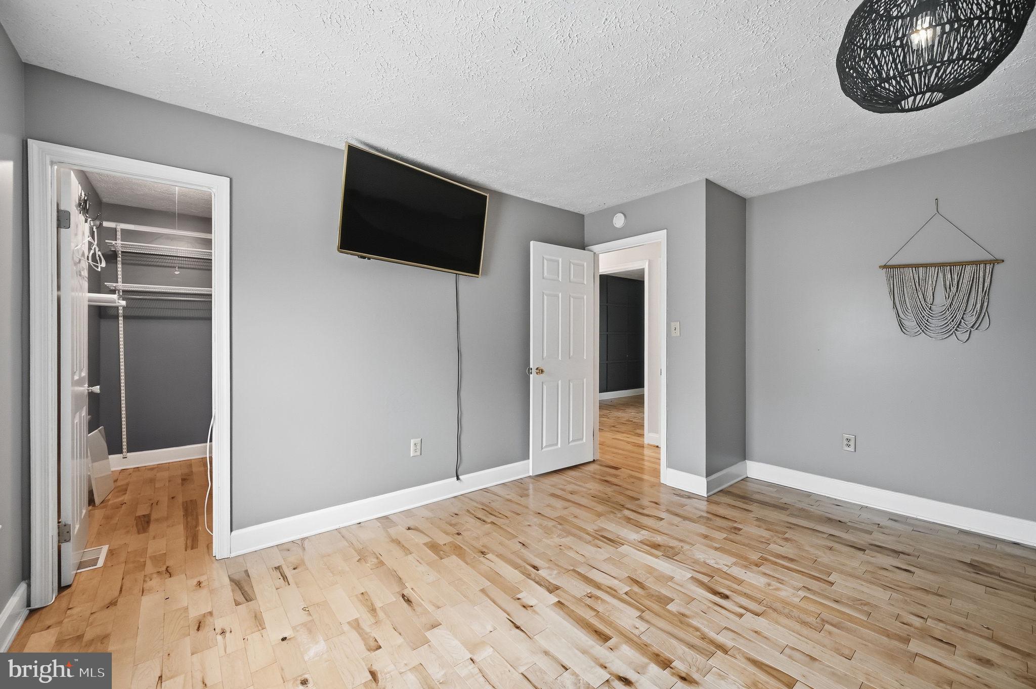 10748 HOLLAWAY DRIVE