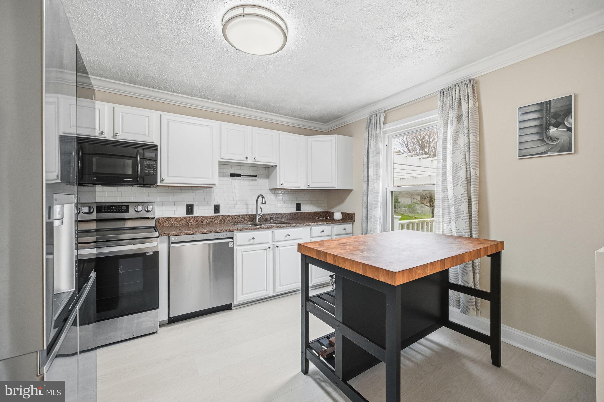 10748 HOLLAWAY DRIVE